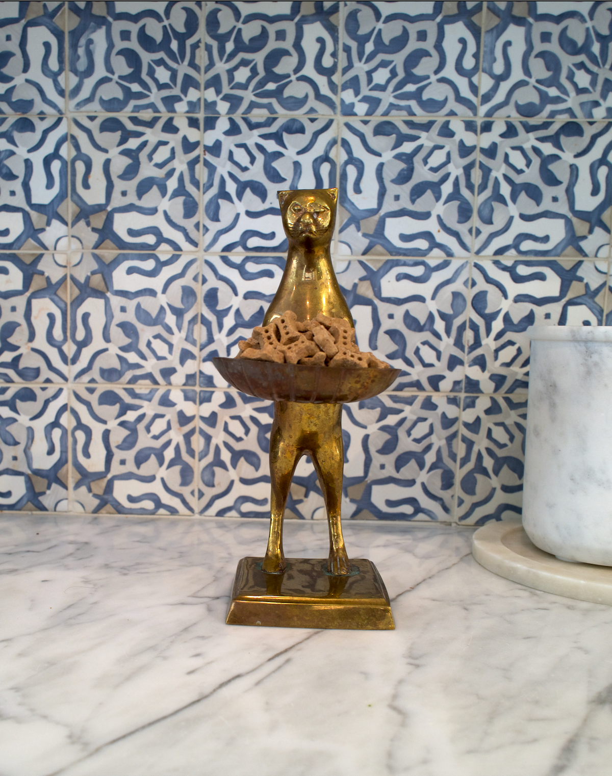 Shell Tray Cat Butlers brass cat treat tray with tile background
